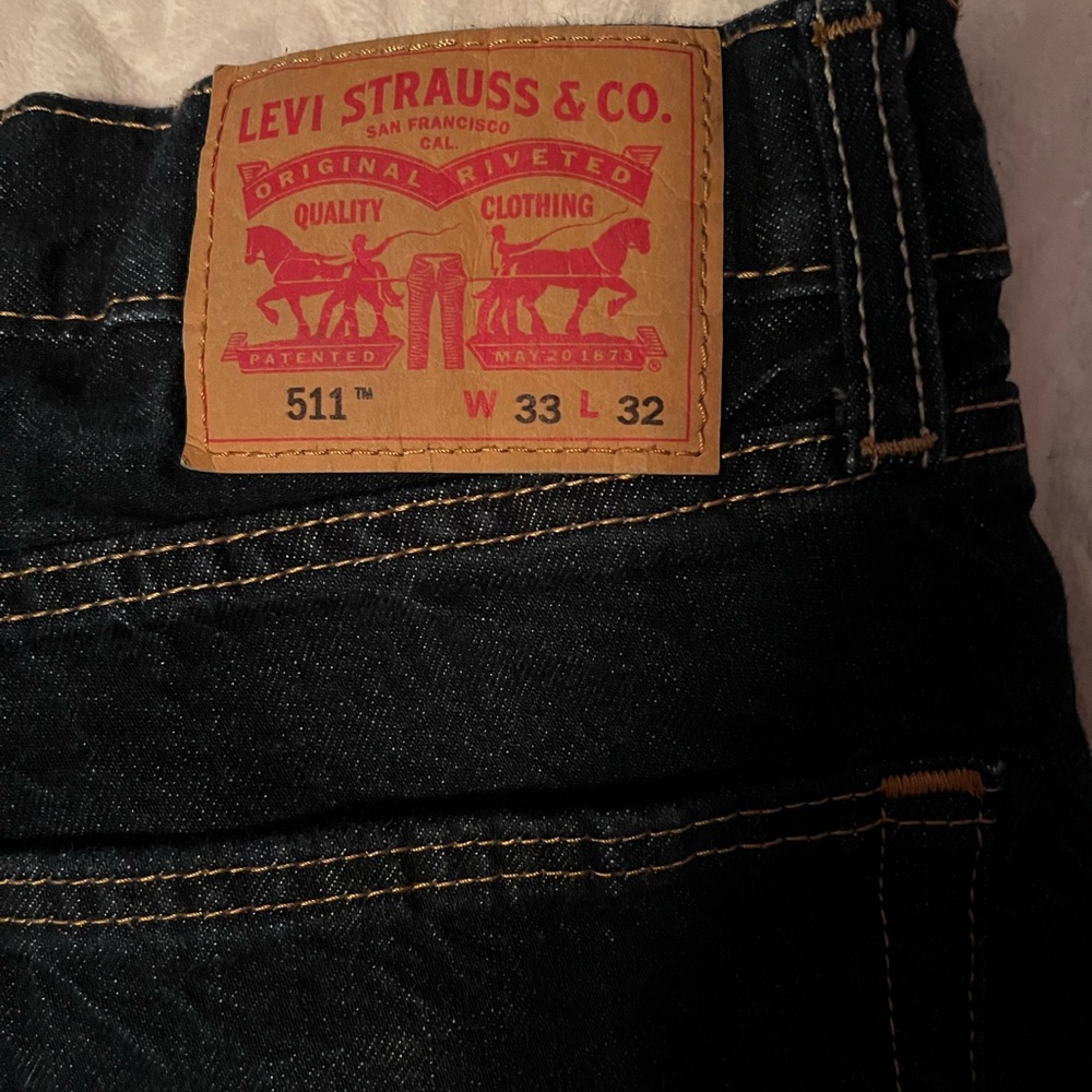 Barely worn Levi’s 513 dark rinse 33 x 32 jeans